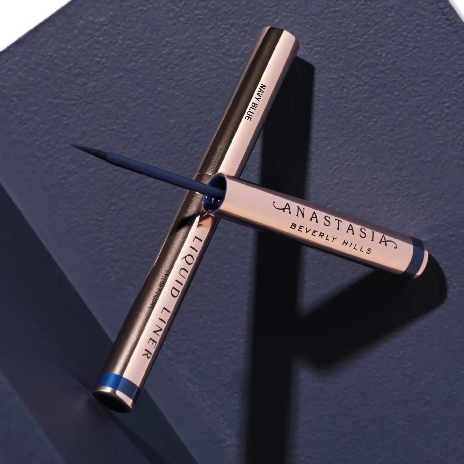ANASTASIA BEVERLY HILLS Silmämeikit<Liquid Eyeliner silmänrajauskynä 2,4 ml