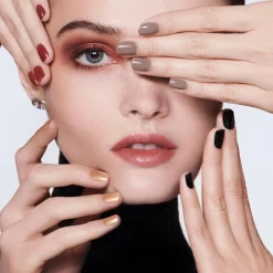 DIOR Kynsimeikit Ja Kynsienhoito<Vernis Nail Polish with Gel Effect and Couture Color kynsilakka 10 ml