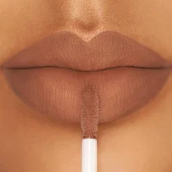 Dolce u0026 Gabbana Huulimeikit<Dolce & Gabbana Everkiss Soft Matte Liquid Lipstick huulipuna 5 ml