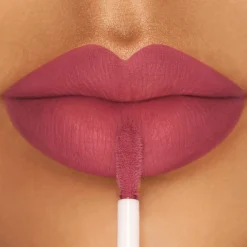 Dolce u0026 Gabbana Huulimeikit<Dolce & Gabbana Everkiss Soft Matte Liquid Lipstick huulipuna 5 ml