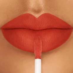 Dolce u0026 Gabbana Huulimeikit<Dolce & Gabbana Everkiss Soft Matte Liquid Lipstick huulipuna 5 ml