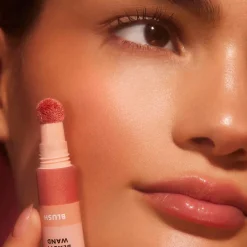 e.l.f. Kasvomeikit<Halo Glow Blush Beauty Wand poskipuna 10 ml