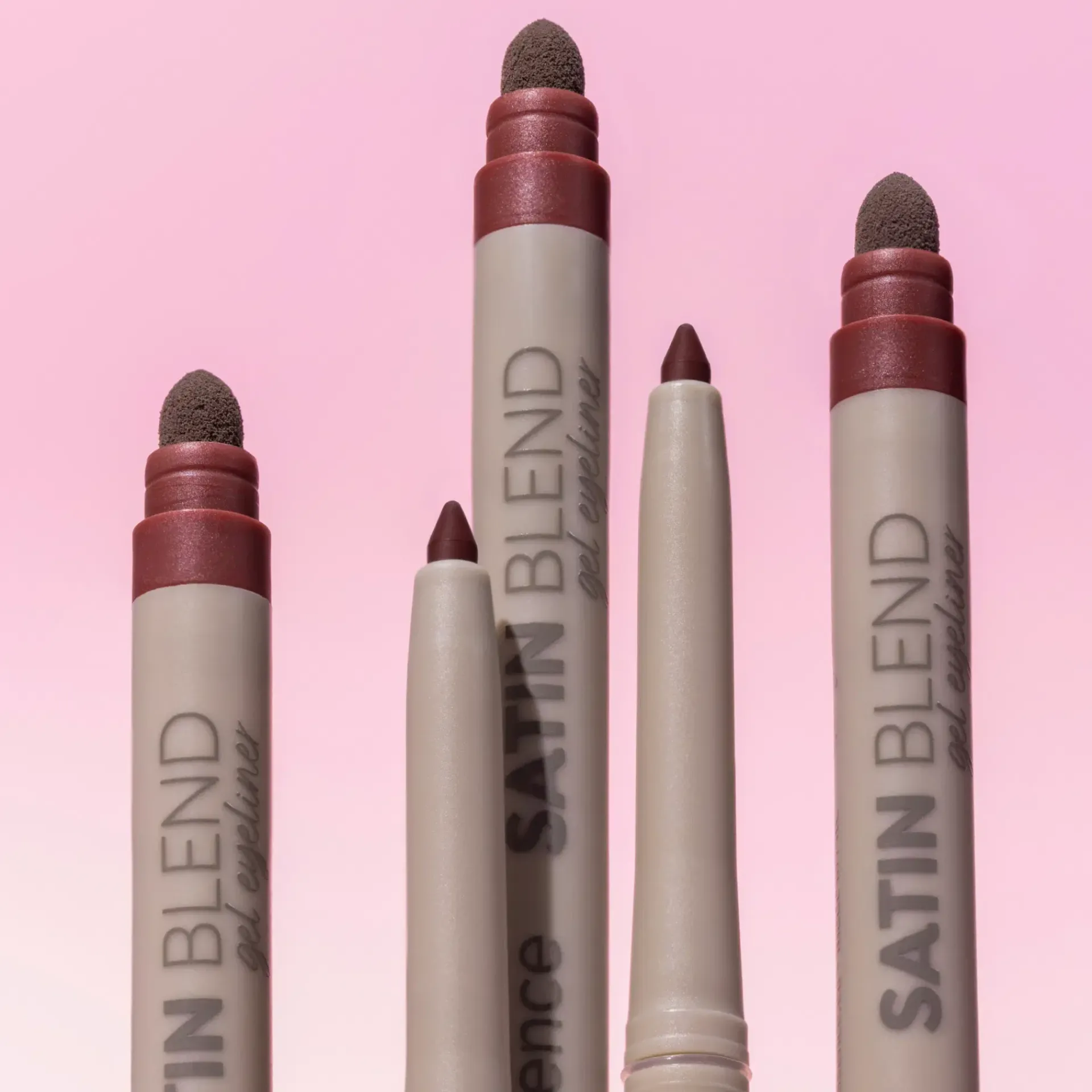 Essence Silmämeikit<SATIN BLEND geelimäinen silmänrajaukynä 03
