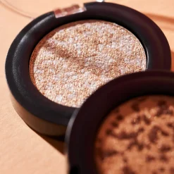 Essence Silmämeikit<soft touch eyeshadow luomiväri 2 g