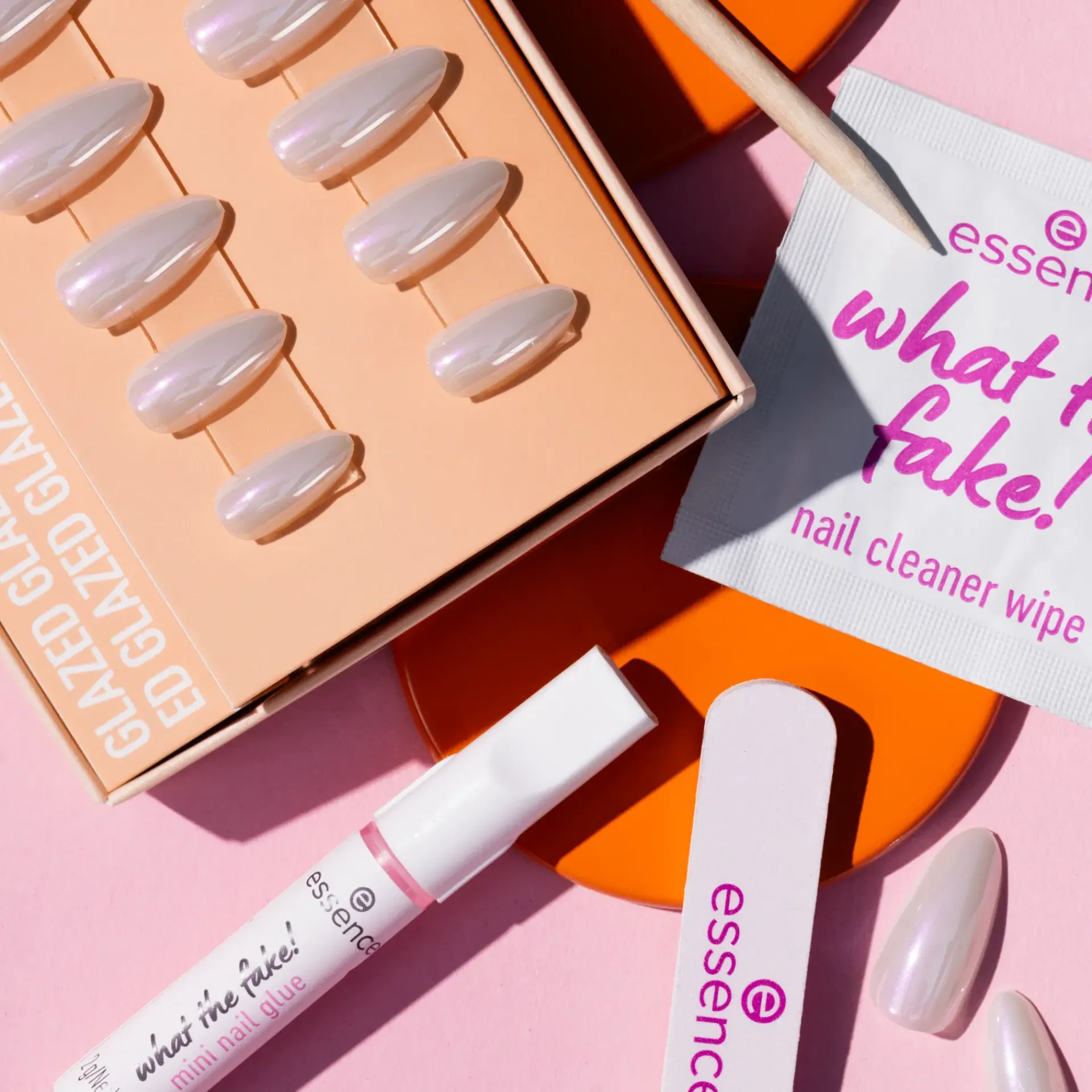 Essence Kynsimeikit Ja Kynsienhoito<what the fake! PRESS-ON NAILS manicure set 01 GLAZED 28 st
