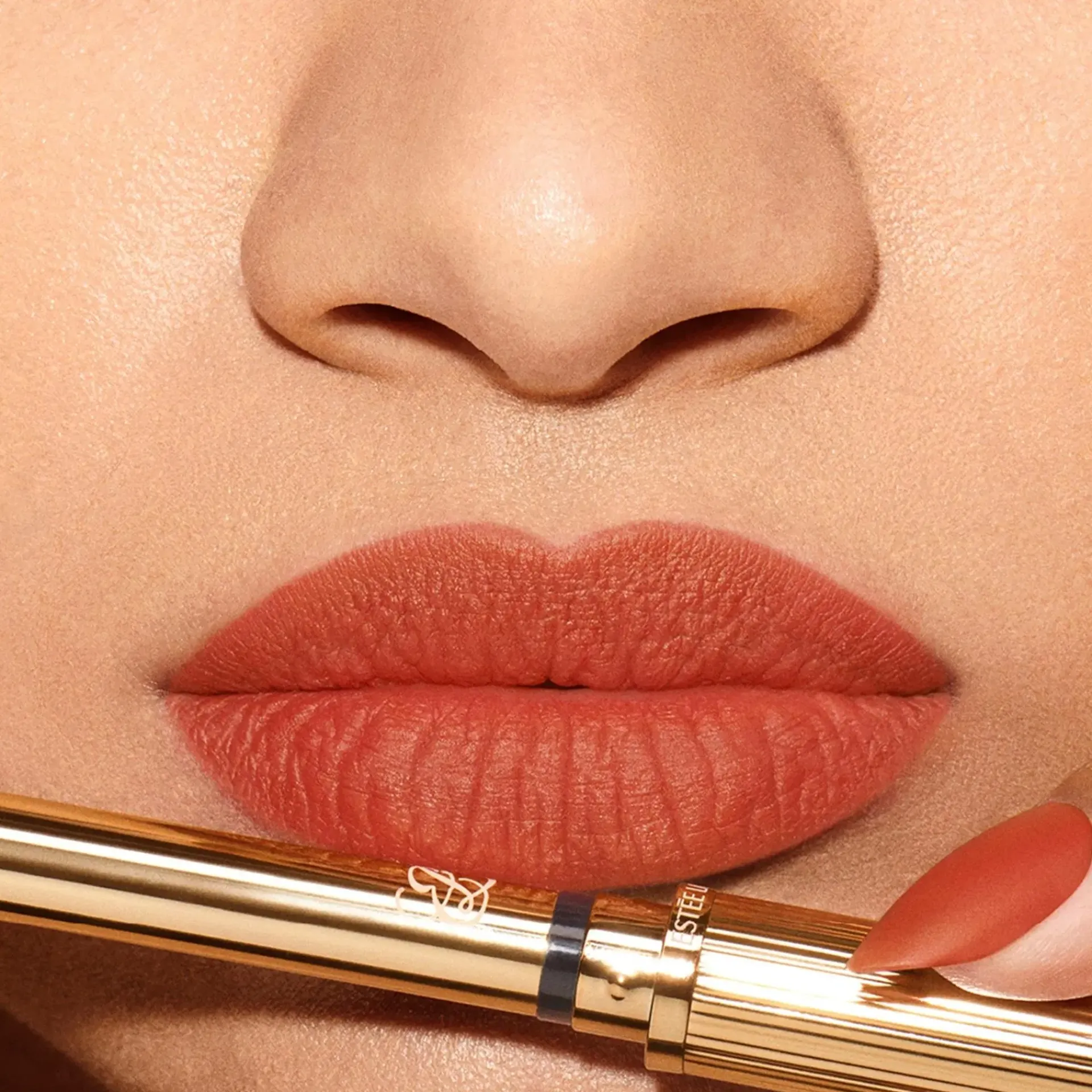 Estée Lauder Huulimeikit<Pure Color Explicit Vellum Matte Lipstick huulipuna 0,7 g