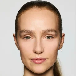 Fenty Beauty Kasvomeikit<Bright Fix Instant Brightening + Blurring Powder puuteri 8.50g