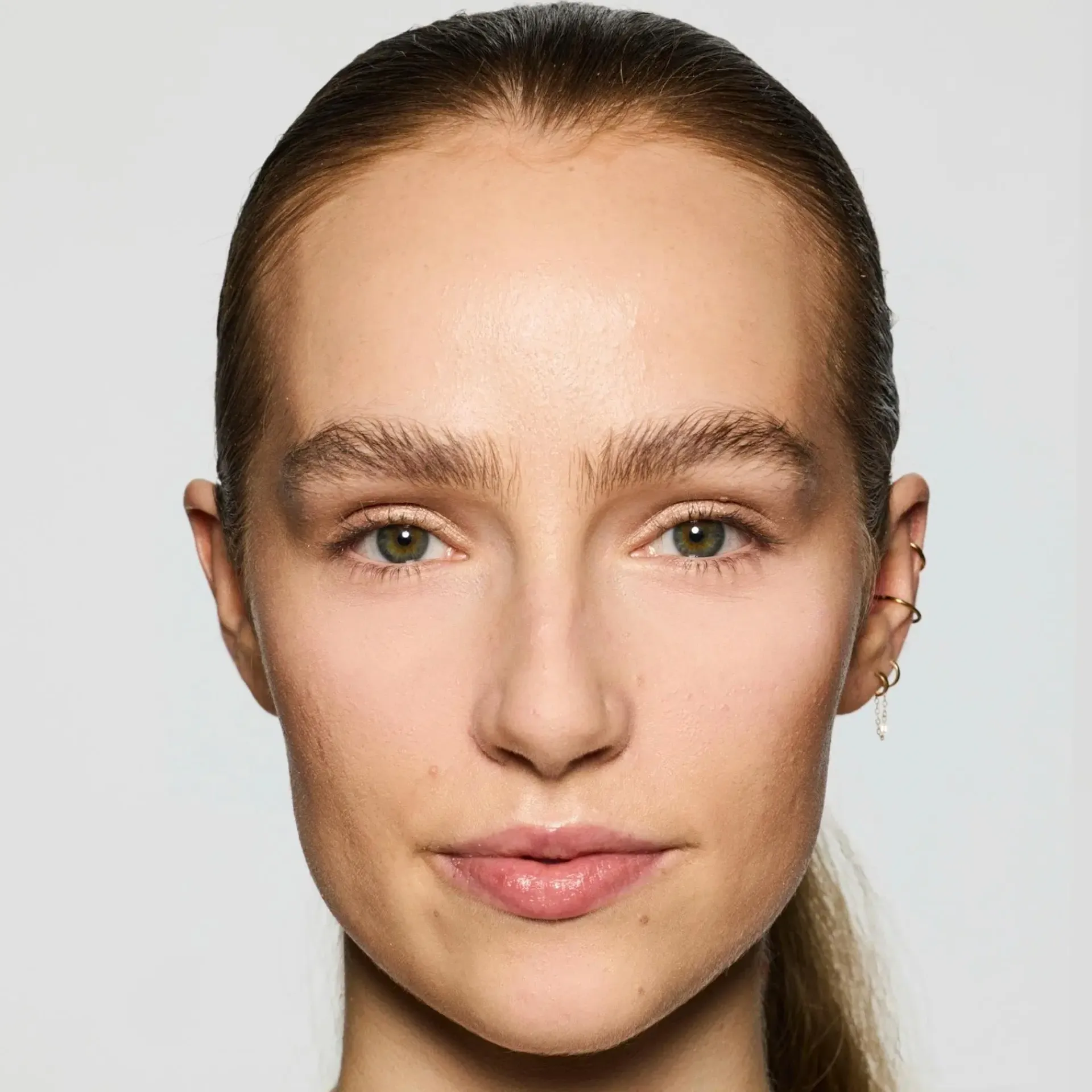 Fenty Beauty Kasvomeikit<Bright Fix Instant Brightening + Blurring Powder puuteri 8.50g