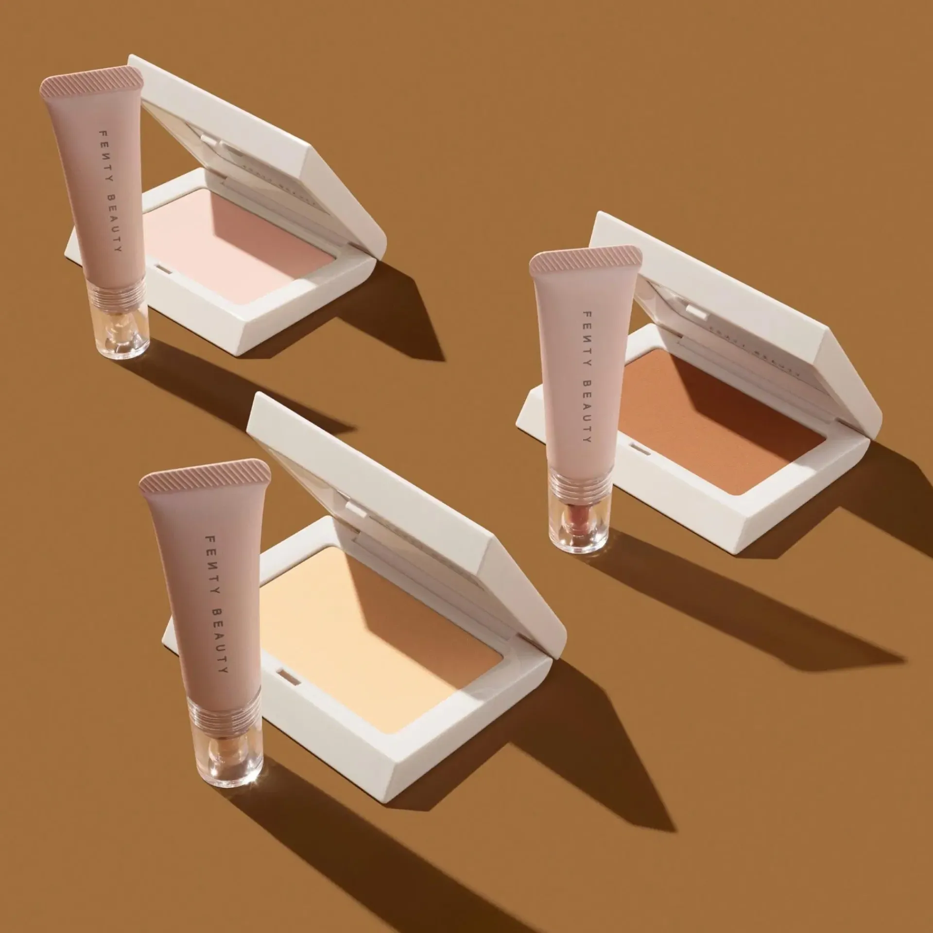 Fenty Beauty Kasvomeikit<Bright Fix Instant Brightening + Blurring Powder puuteri 8.50g