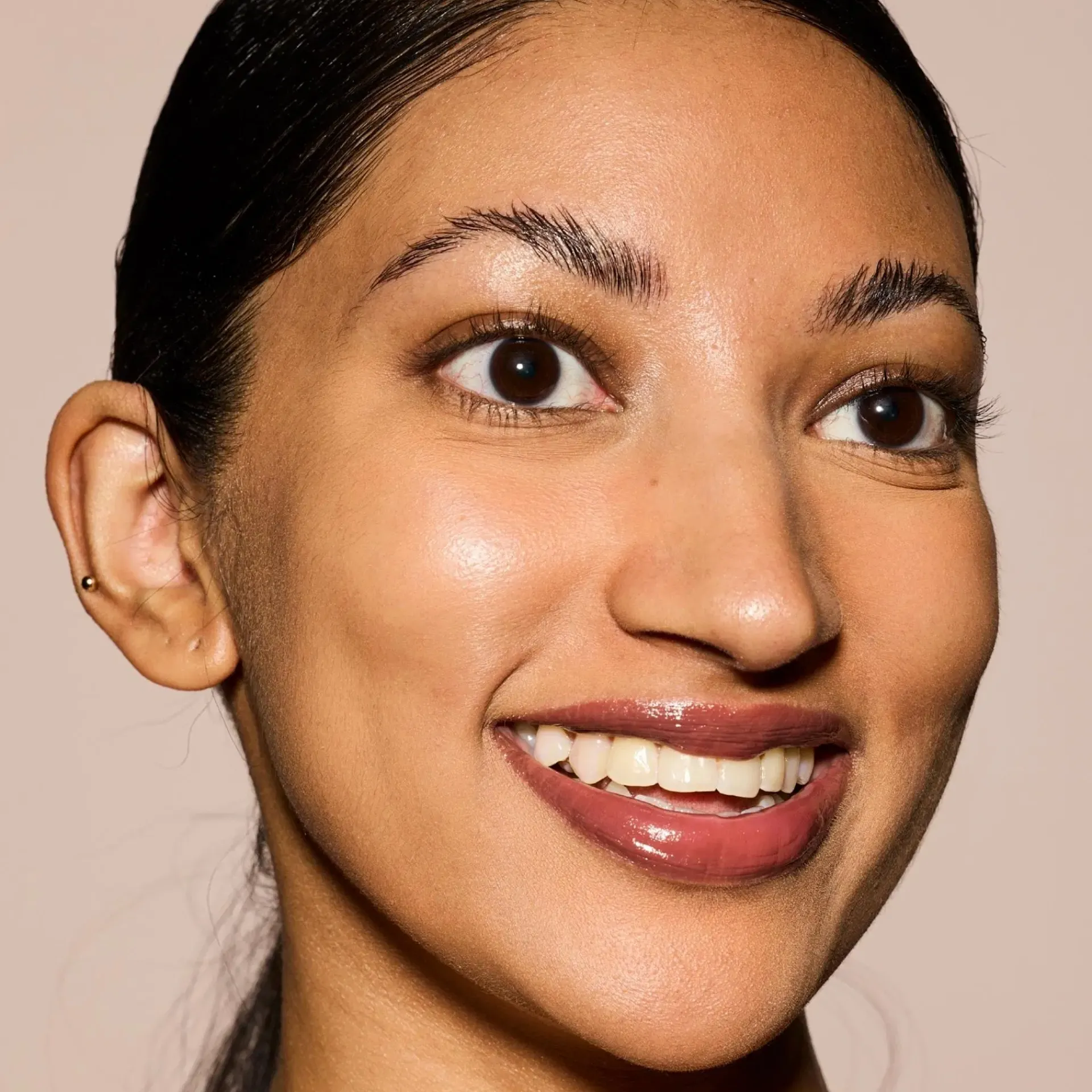Fenty Beauty Kasvomeikit<Bright Fix Instant Brightening + Blurring Powder puuteri 8.50g