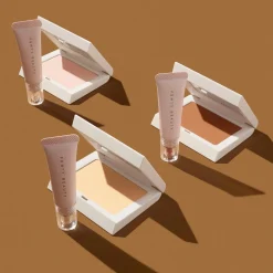 Fenty Beauty Kasvomeikit<Bright Fix Instant Brightening + Blurring Powder puuteri 8.50g