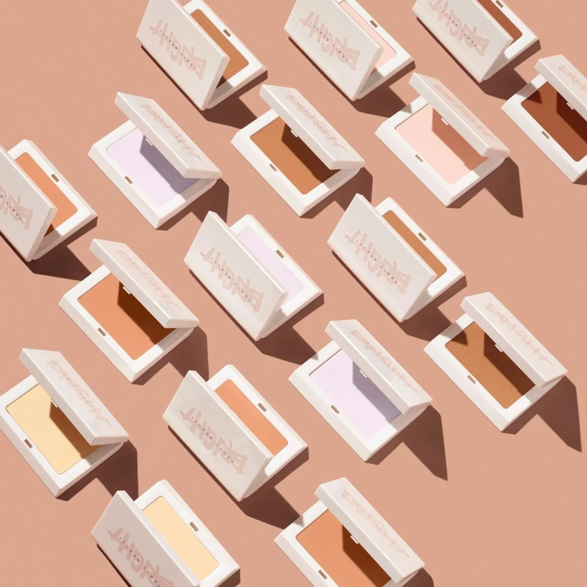 Fenty Beauty Kasvomeikit<Bright Fix Instant Brightening + Blurring Powder puuteri 8.50g