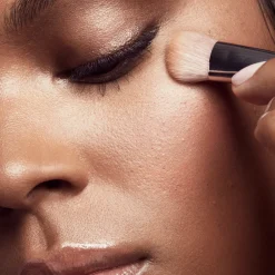 Fenty Beauty Meikkisiveltimet Ja -Välineet<Brush & Tools Precision Concealer Brush peitevoidesivellin