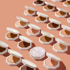 Fenty Beauty Kasvomeikit<Demi'Glow Light-Diffusing Highlighter korostuspuuteri 3,5 g