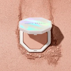Fenty Beauty Kasvomeikit<Demi'Glow Light-Diffusing Highlighter korostuspuuteri 3,5 g