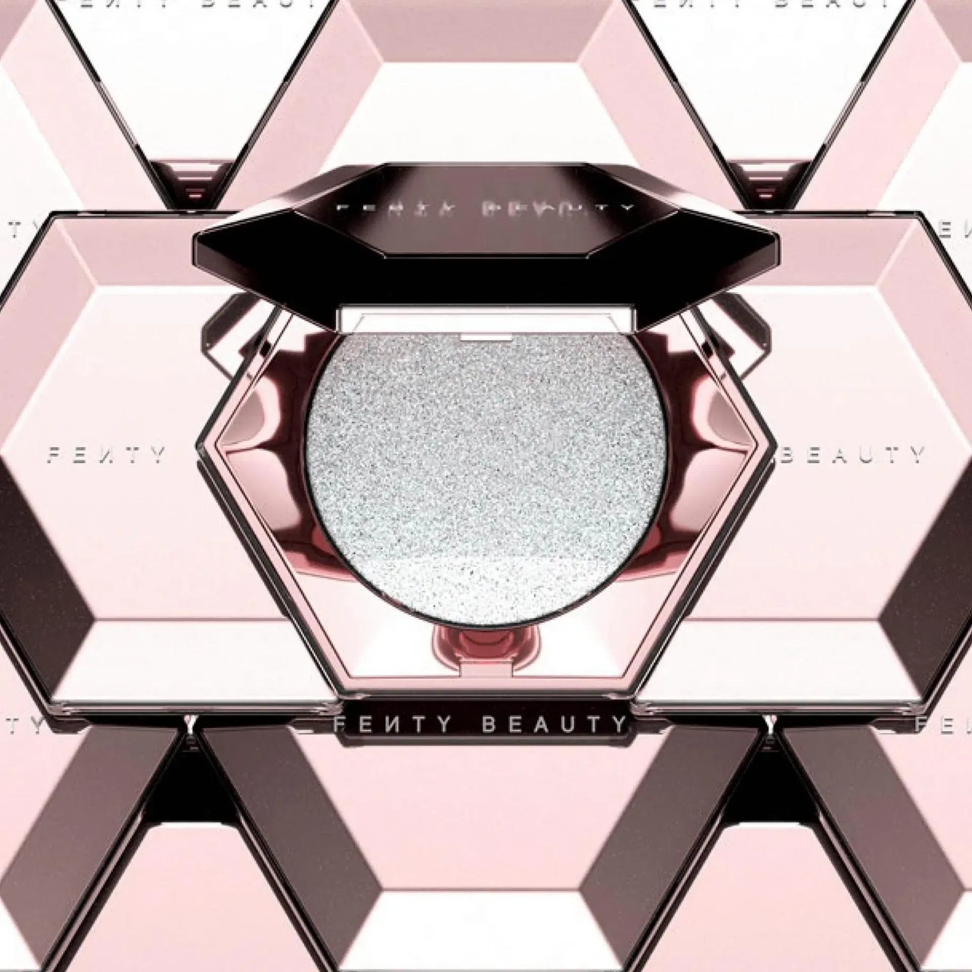 Fenty Beauty Kasvomeikit<Diamond Bomb All Over Diamond Veil hohdepuuteri 8 g