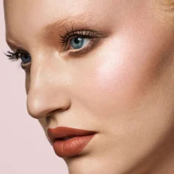 Fenty Beauty Kasvomeikit<Diamond Bomb All Over Diamond Veil hohdepuuteri 8 g