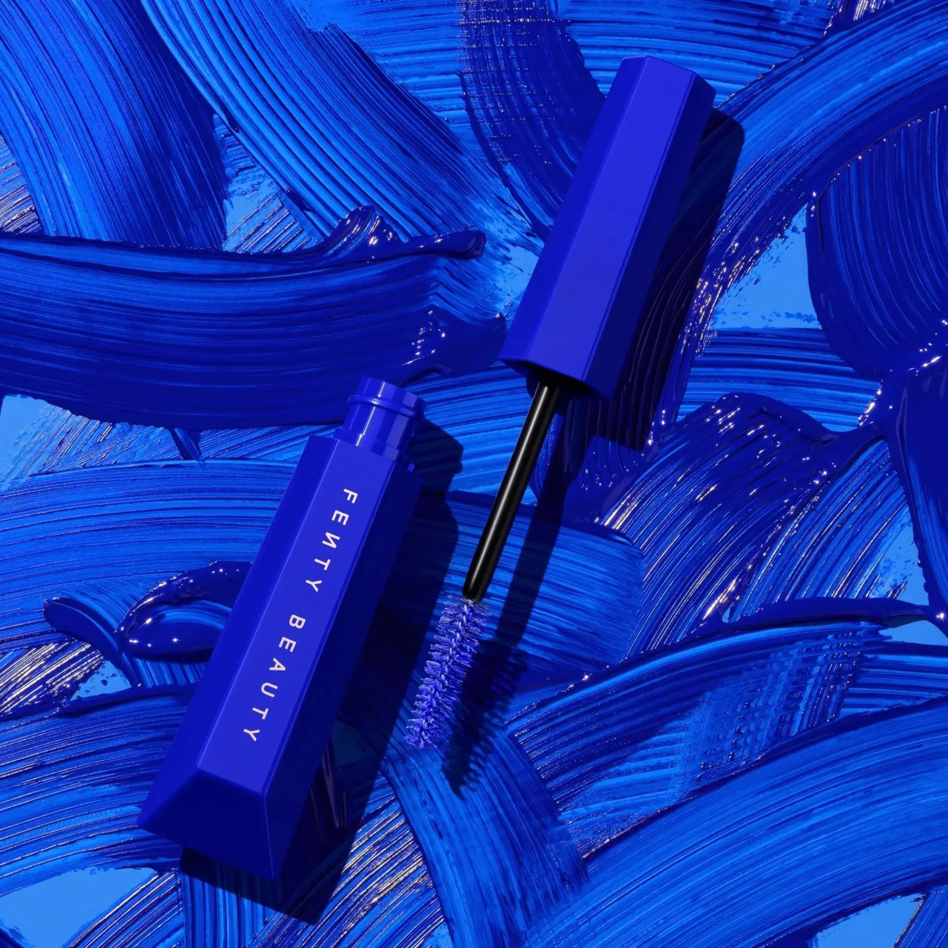 Fenty Beauty Silmämeikit<Hella Thicc Volumizing Mascara Blue ripsiväri 10 ml