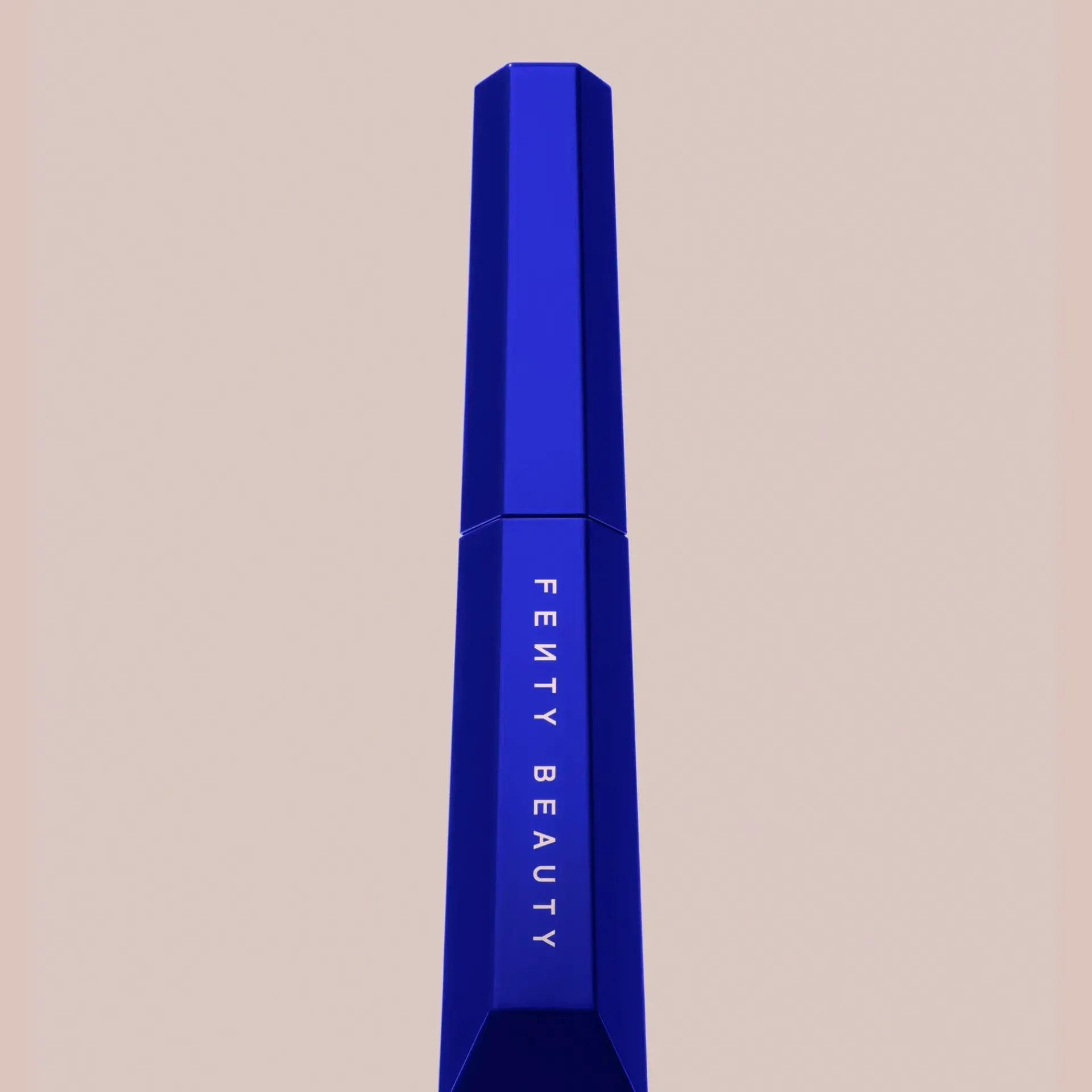 Fenty Beauty Silmämeikit<Hella Thicc Volumizing Mascara Blue ripsiväri 10 ml