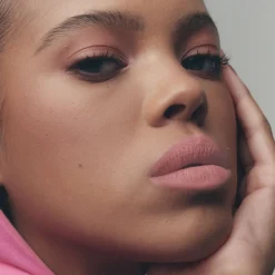 Fenty Beauty Huulimeikit<Icon Velvet Liquid Lipstick nestemäinen huulipuna 5,5 g