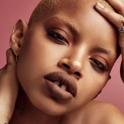 Fenty Beauty Huulimeikit<Stunna Lip Paint nestemäinen huulipuna 4ml