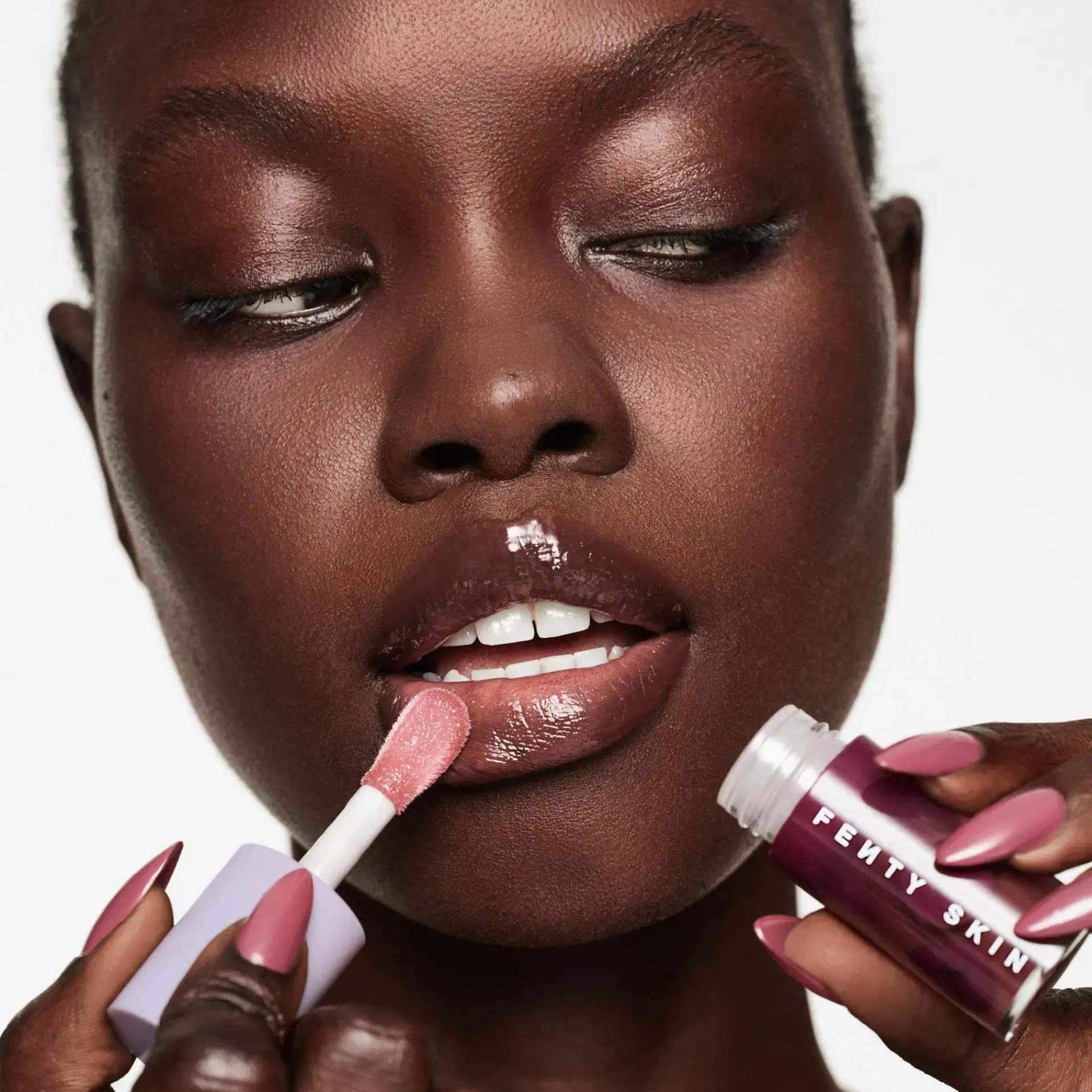 Fenty Skin Kasvojenhoito<Treatz Hydrating+Strengthening Lip Oil huuliöljy 5,6 ml
