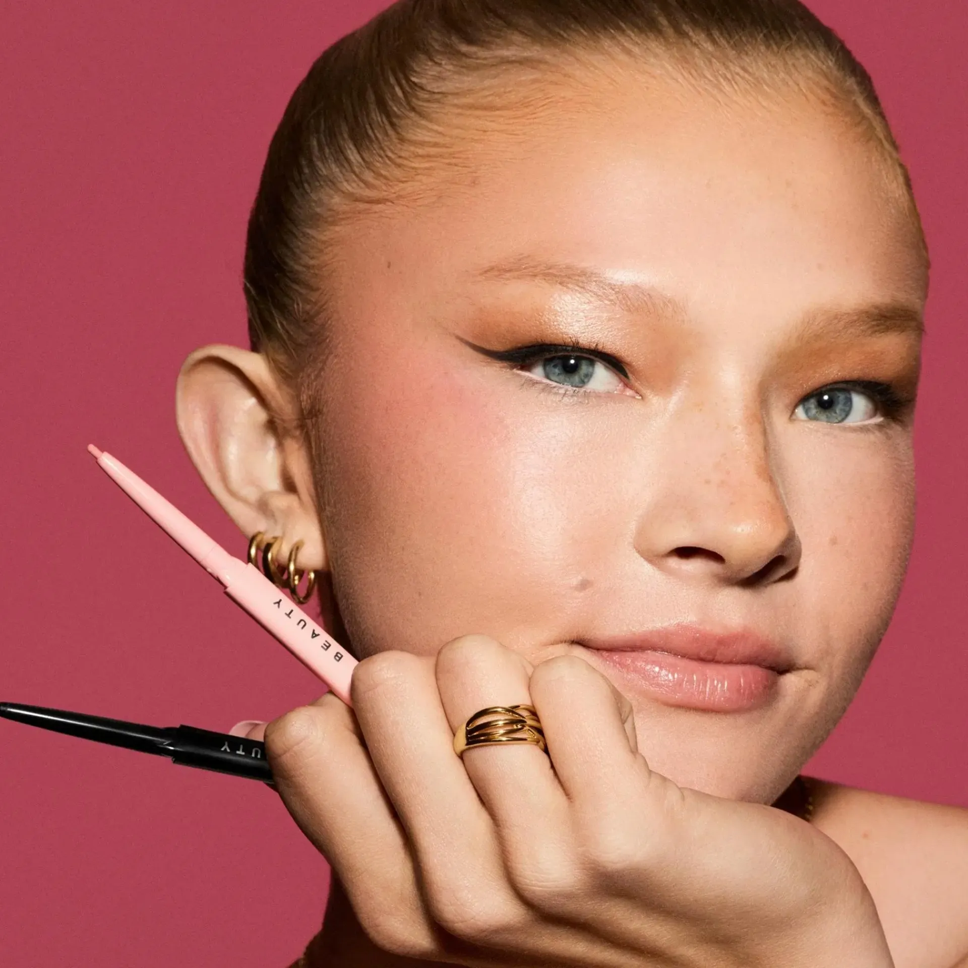 Fenty Beauty Silmämeikit<Fine Linez Lash Line-Enhancing Eyeliner silmänrajauskynä 0.1 gr