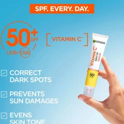 Garnier Kasvojenhoito<Vitamin C* Sheer Glow uv-voide SPF50 samealle iholle 40 ml