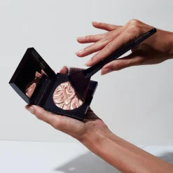 Laura Mercier Kasvomeikit<Face Illuminator Highlighting Powder korostuspuuteri 9 g