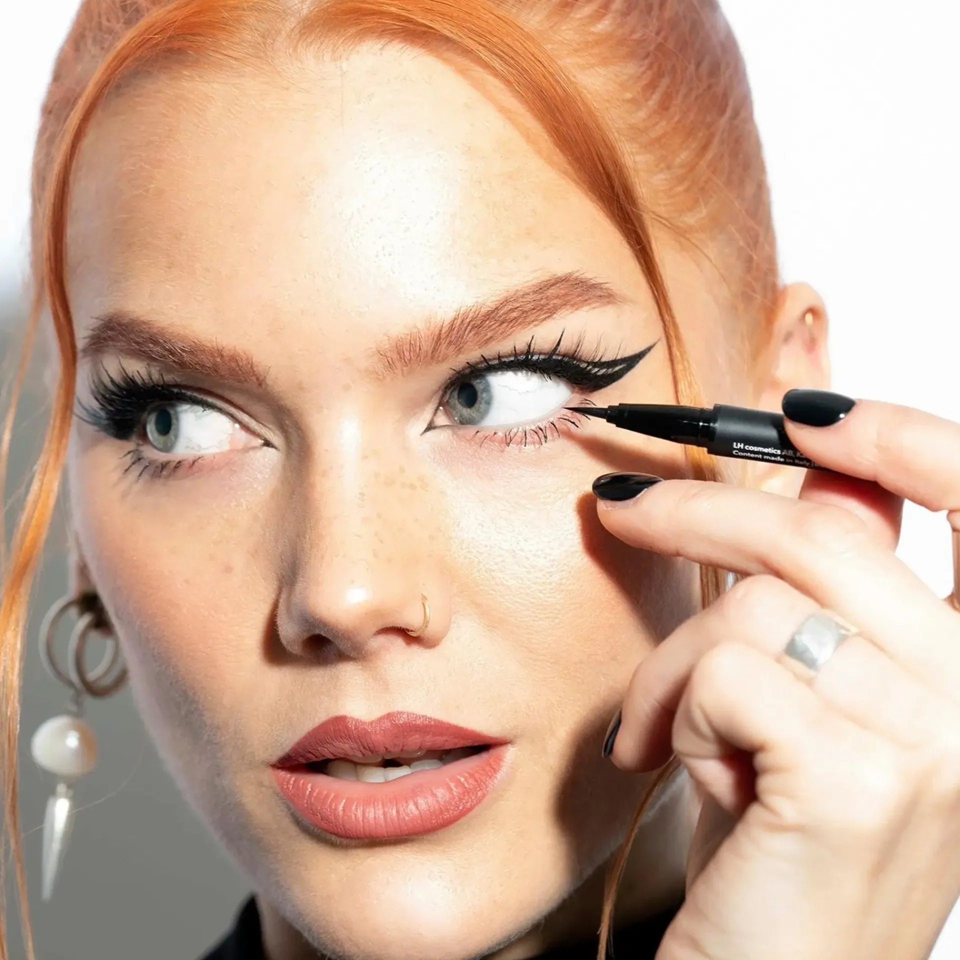 LH Cosmetics Silmämeikit<Infinity Ink -silmänrajaustussi 0,5 ml