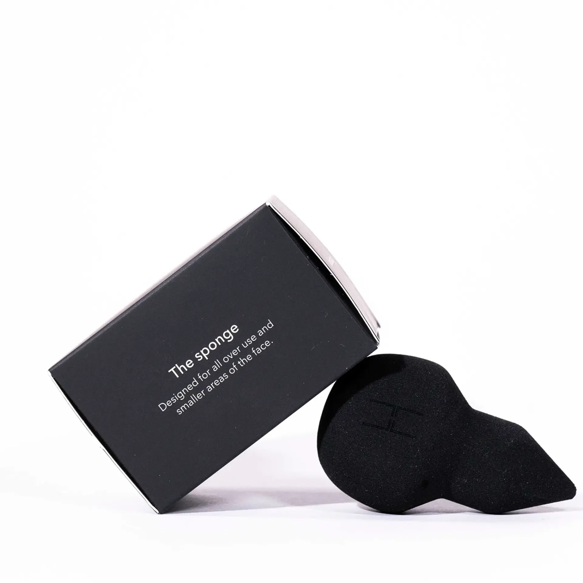 LH Cosmetics Meikkisiveltimet Ja -Välineet<The Sponge - erikoismuotoiltu meikkisieni