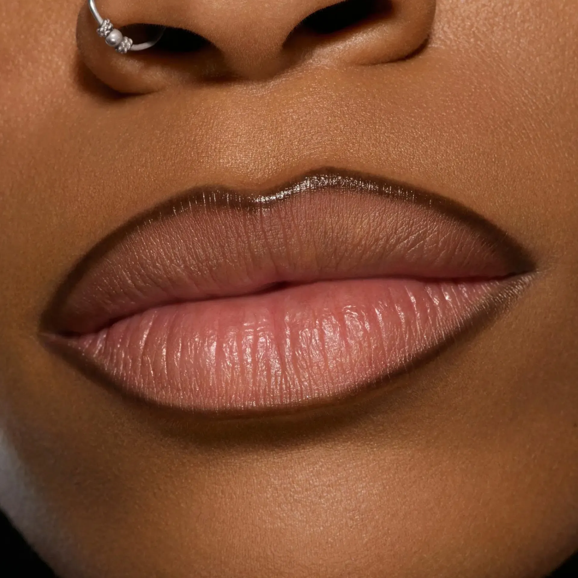Mac Cosmetics Huulimeikit<Lipglazer Glossy Liner -huultenrajauskynä 0,25 g