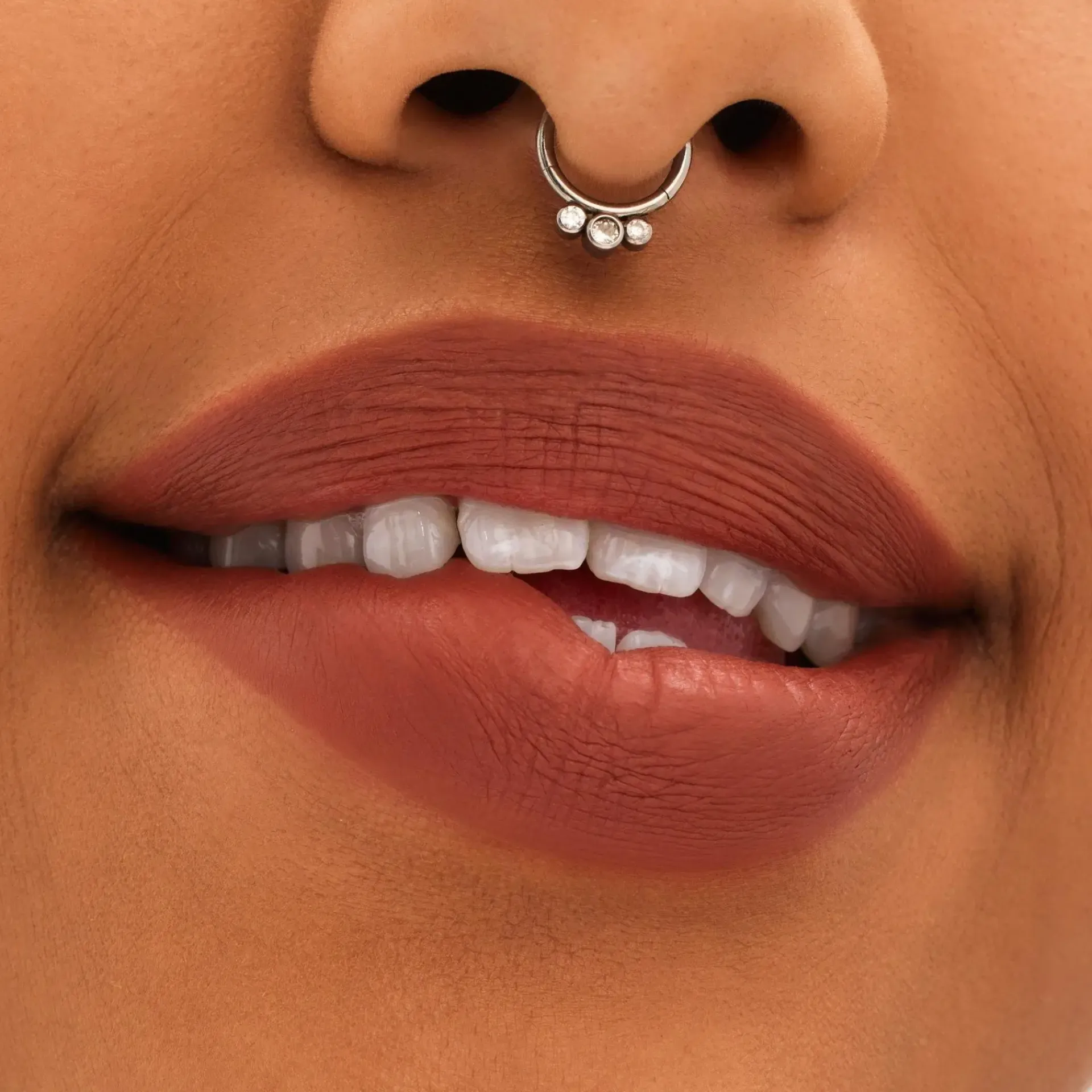 Mac Cosmetics Huulimeikit<MAC Locked Kiss 24Hr Lipstick huulipuna 1,8 g