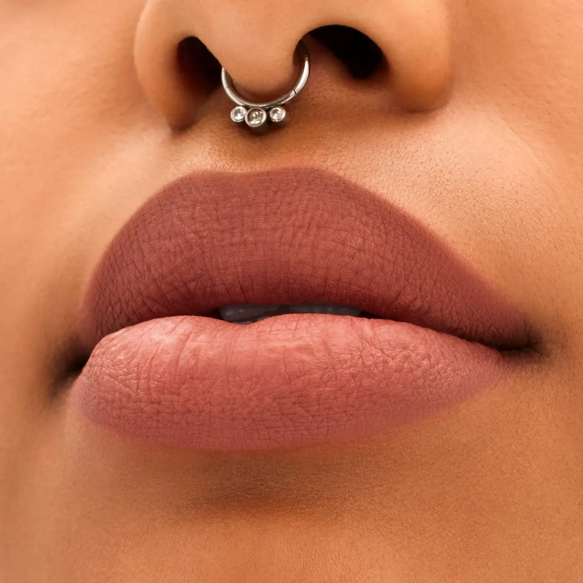 Mac Cosmetics Huulimeikit<MAC Locked Kiss 24Hr Lipstick huulipuna 1,8 g