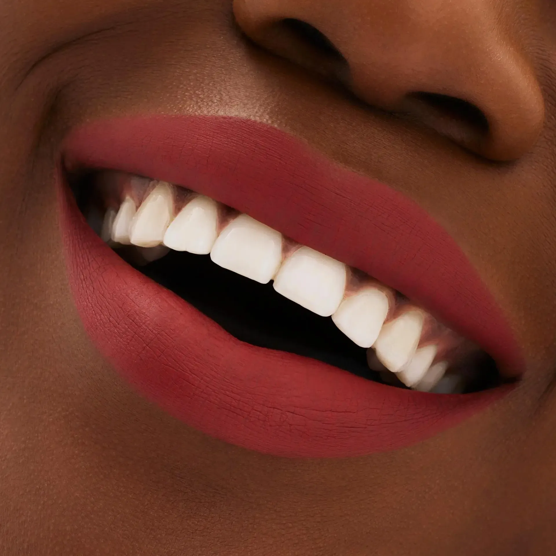 Mac Cosmetics Huulimeikit<MAC Locked Kiss 24Hr Lipstick huulipuna 1,8 g