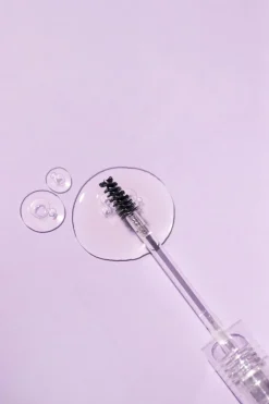 MÁDARA Meikit|Silmämeikit<MADARA GROW & FIX Kulmaseerumi 4,25ml