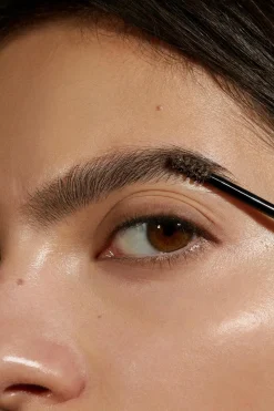MÁDARA Meikit|Silmämeikit<Madara Grow & Fix Tinted Brow Gel sävytetty kulmageeli 4,25 ml