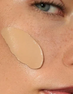 MÁDARA Meikit|Kasvomeikit<Madara Skinonym Semi-Matte Peptide Foundation Peptidimeikkivoide 30 ml