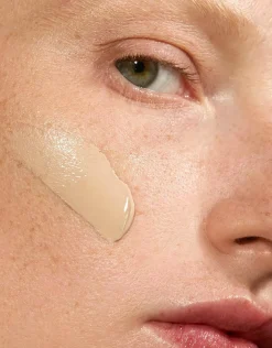 MÁDARA Meikit|Kasvomeikit<Madara Skinonym Semi-Matte Peptide Foundation Peptidimeikkivoide 30 ml