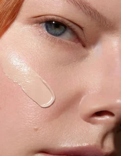 MÁDARA Meikit|Kasvomeikit<Madara Skinonym Semi-Matte Peptide Foundation Peptidimeikkivoide 30 ml