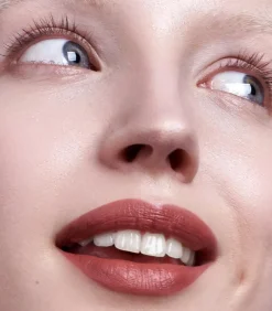 MÁDARA Meikit|Huulimeikit<Madara Velvet Wear Lipstick huulipuna 3,8 g