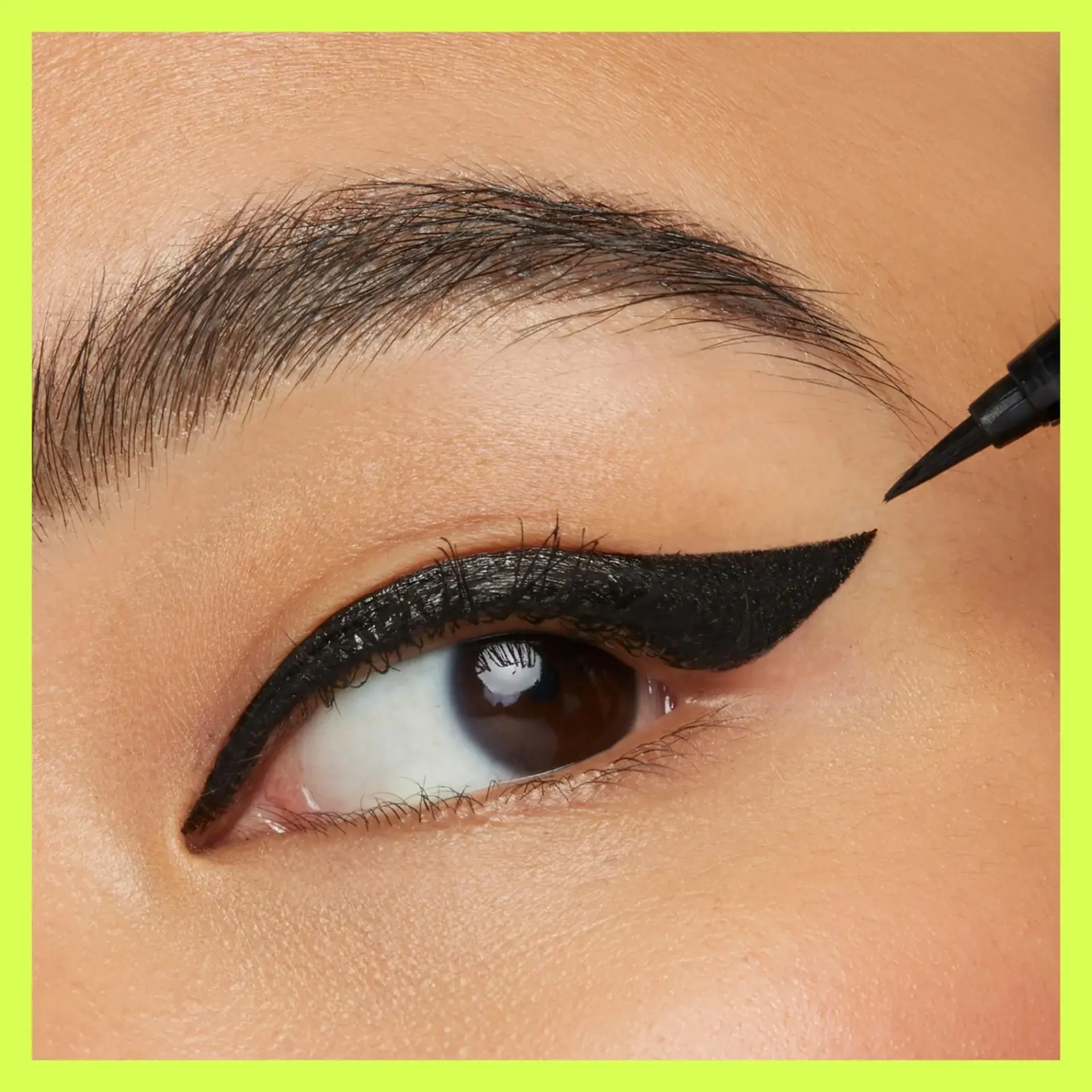 Maybelline Silmämeikit<New York Tattoo Liner Ink Pen 881 Matte Black nestemäinen silmänrajausväri 1,3g