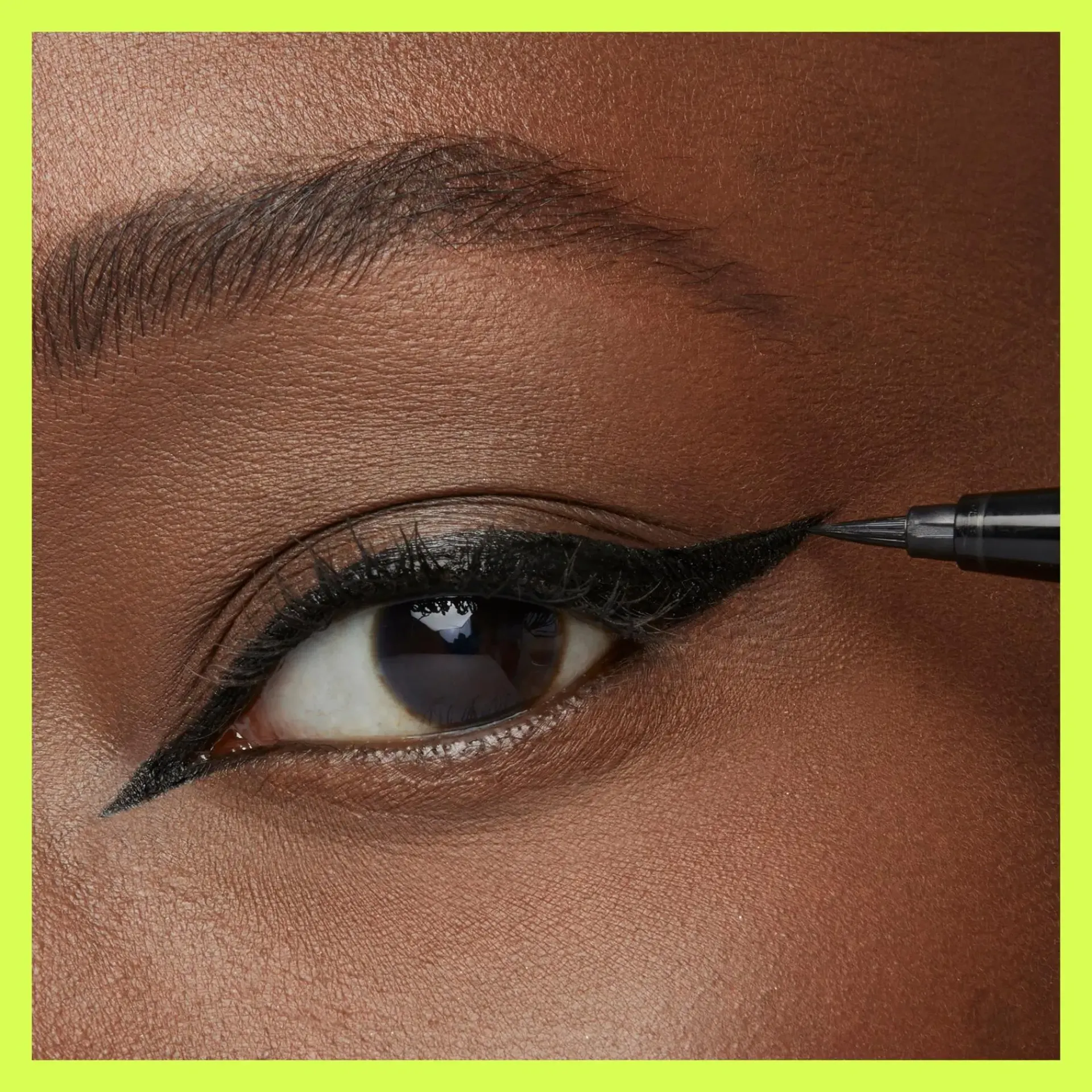 Maybelline Silmämeikit<New York Tattoo Liner Ink Pen 881 Matte Black nestemäinen silmänrajausväri 1,3g