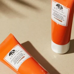 Origins Ihonhoidon Tehoaineet|Kasvojenhoito<GinZing™ Energy-Boosting Tinted Moisturizer sävyttävä päivävoide 50 ml