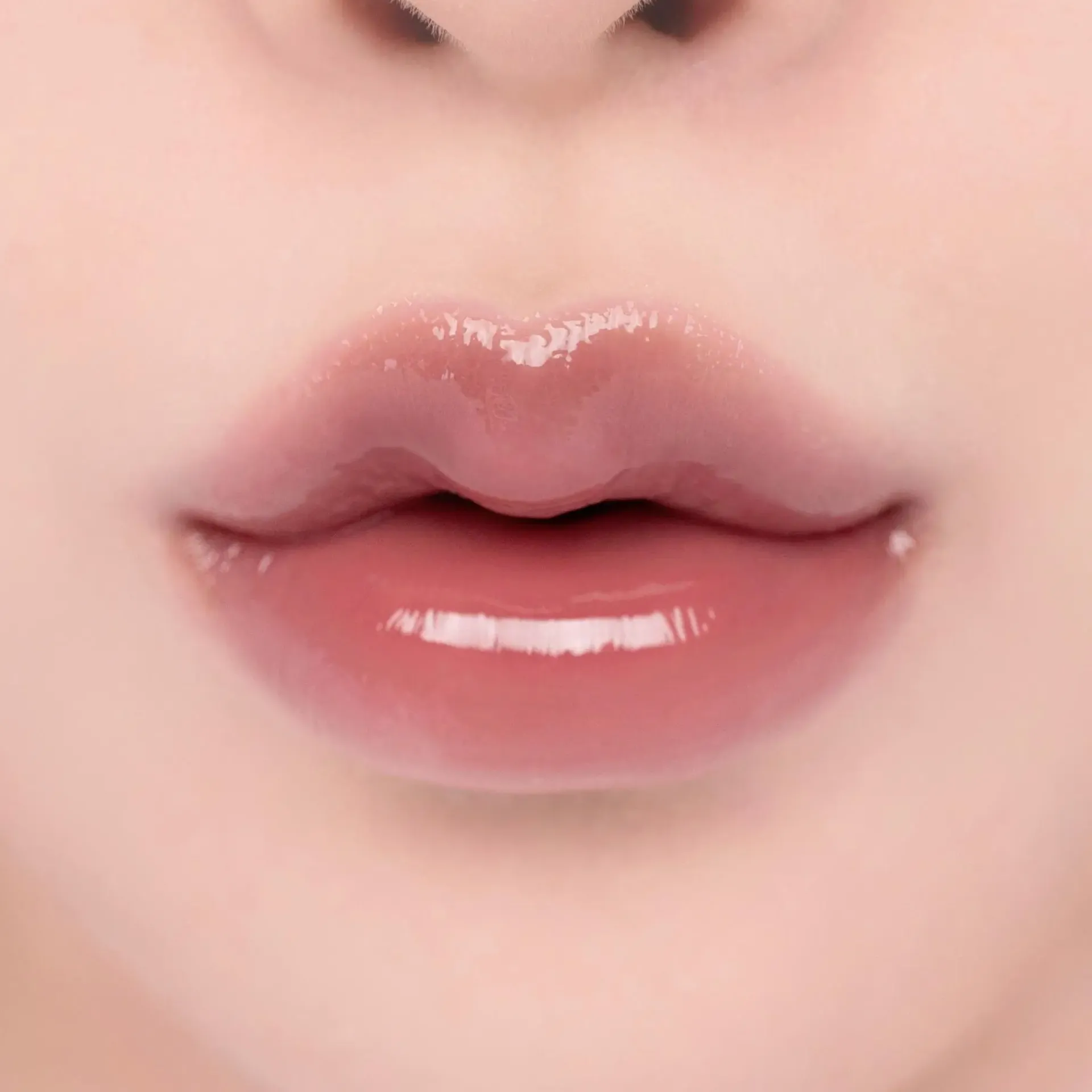 Romu0026nd Huulimeikit<rom&nd GLASTING COLOR GLOSS huulikiilto