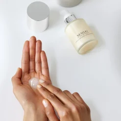 SENSAI J-Beauty|Vartalonhoito<Cellular Performance Throat and Bust Lifting Effect kaula- ja dekolteeseerumi 100 ml