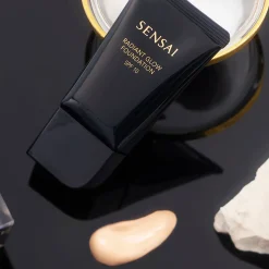 SENSAI J-Beauty|Kasvomeikit<Radiant Glow Foundation SPF 10 meikkivoide 30 ml
