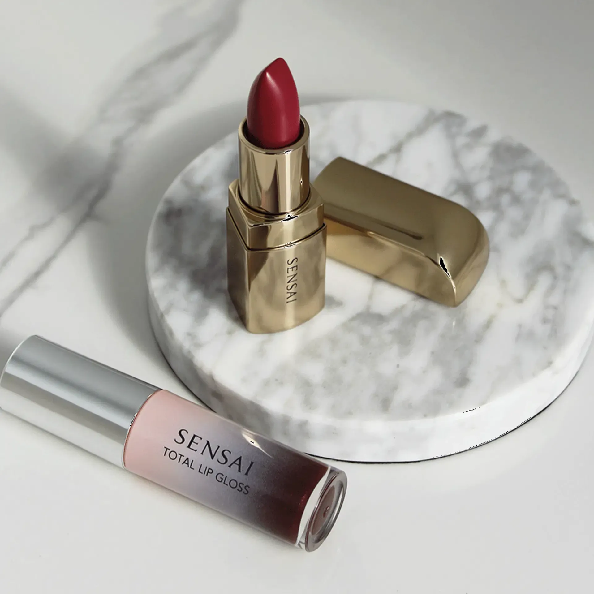 SENSAI J-Beauty|Huulimeikit<Total Lip Gloss in Colors värillinen huulikiilto 4,5 ml