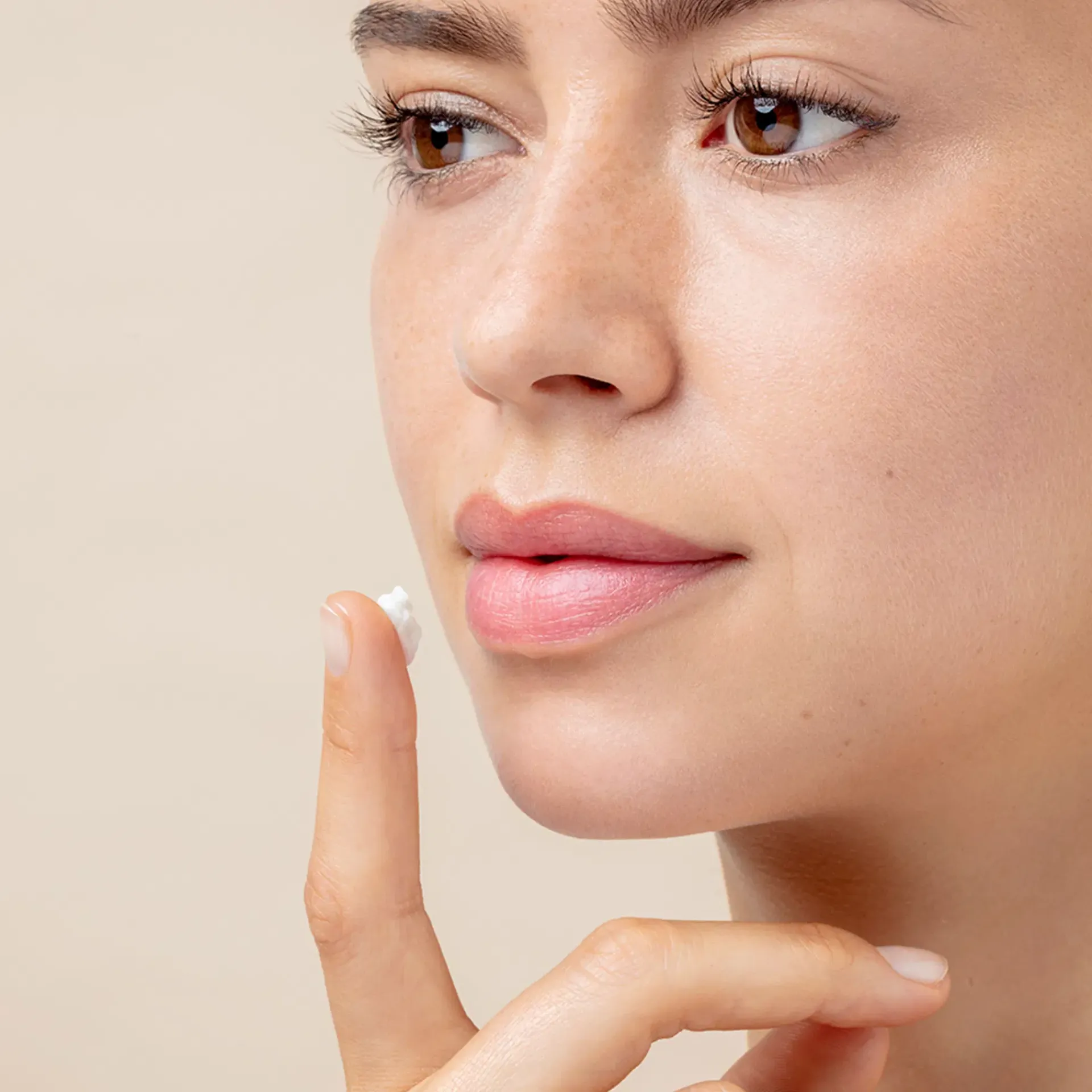 SENSAI J-Beauty|Kasvojenhoito<Total Lip Treatment huultenympärysihon hoitovoide 15 ml