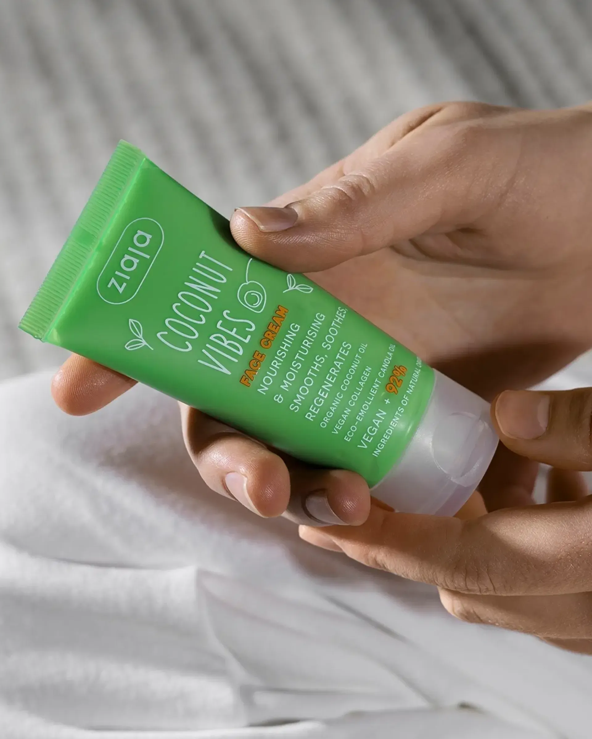 Ziaja Kasvojenhoito<coconut vibes kasvovoide 50 ml